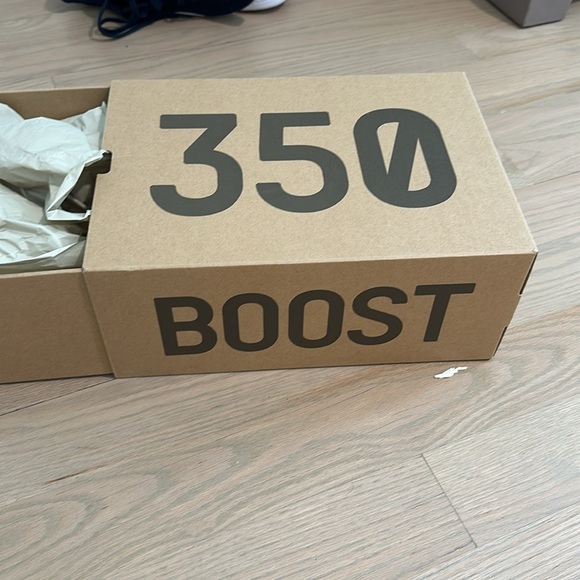 Yeezy boost 350 V2 US size 9 UK size 8 1/2 - Picture 7 of 8